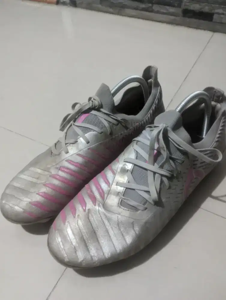 Sepatu bola ortus