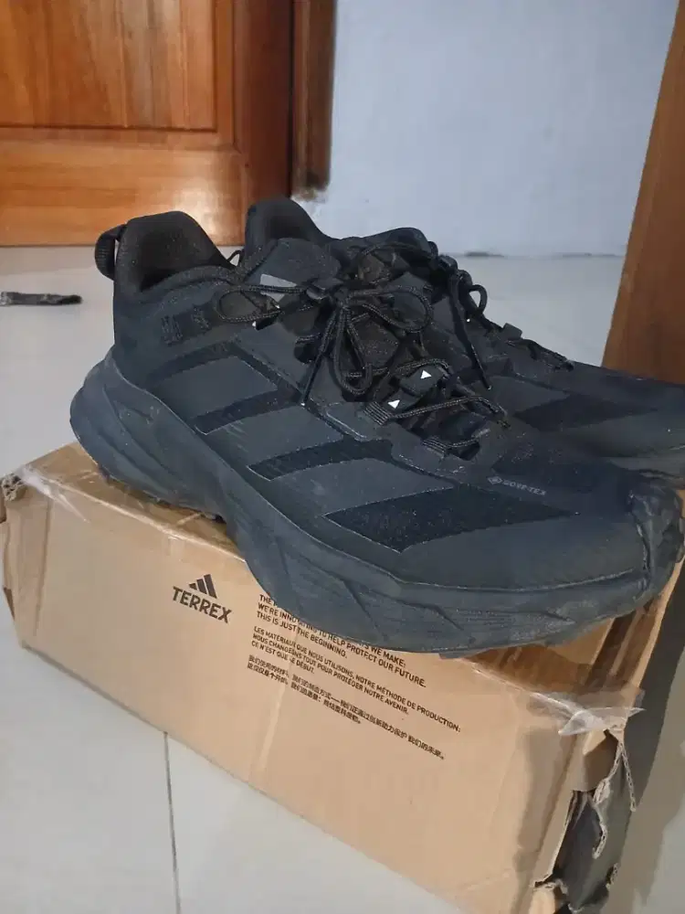 Adidas terrex black
