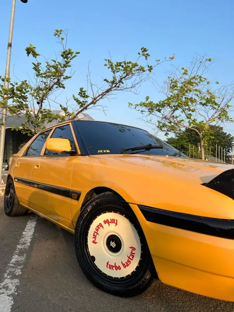 Mazda Astina 1990