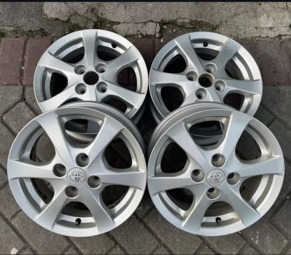 Velg R14 OEM Toyota Agya PCD 100