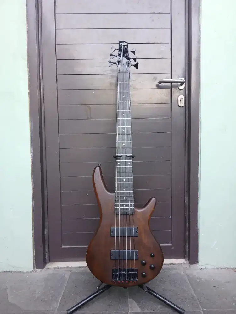 Bass 6 strings Ibanez