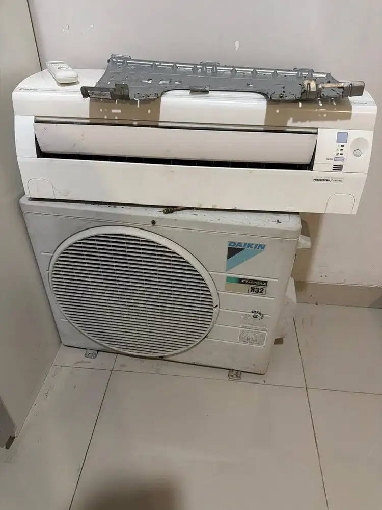 AC Daikin Inverter 1PK made in thailand