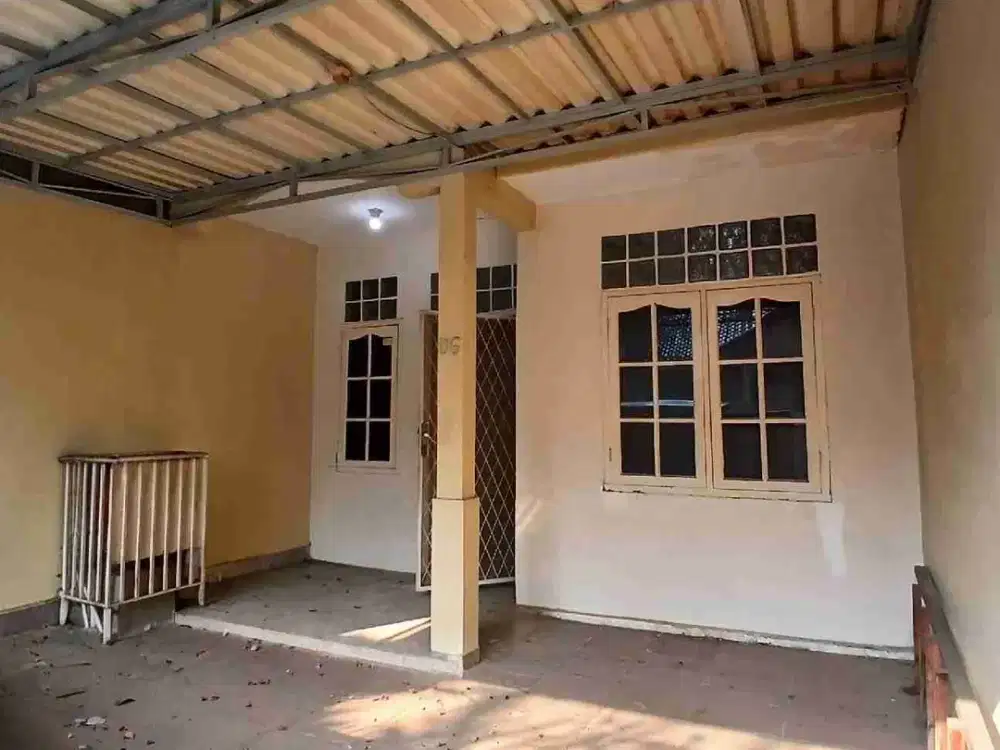 DIJUAL RUMAH 2 LANTAI SIAP HUNI LOKASI STRATEGIS DI AREA CILEDUG