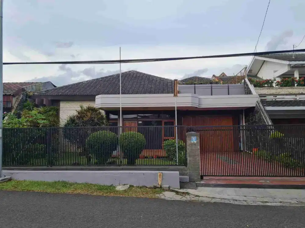 DIJUAL DAN DI SEWAKAN RUMAH NYAMAN ASRI LUAS LOKASI STRATEGIS DI CIKUTRA FULL FURNISHED