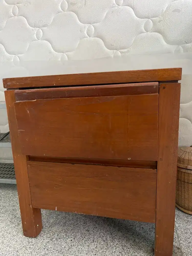 Meja laci jati tua