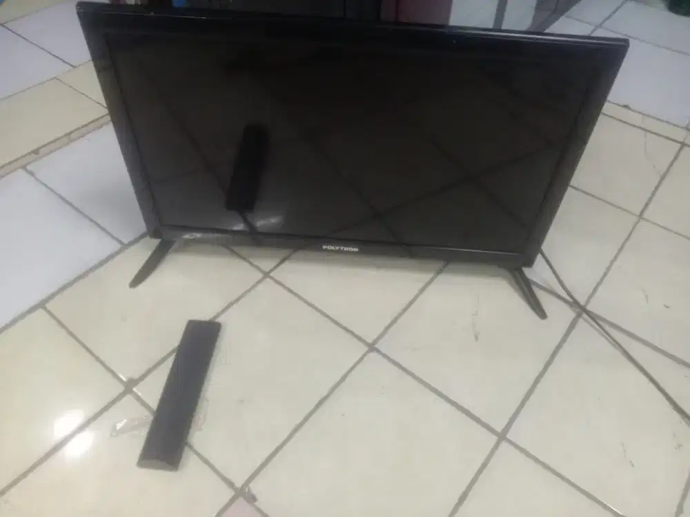 Led Polytron 24in tinggal colok stb aja