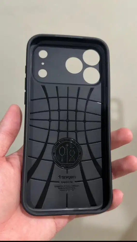 Spigen black for 17 pro max