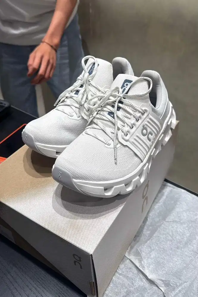 SEPATU ON CLOUD