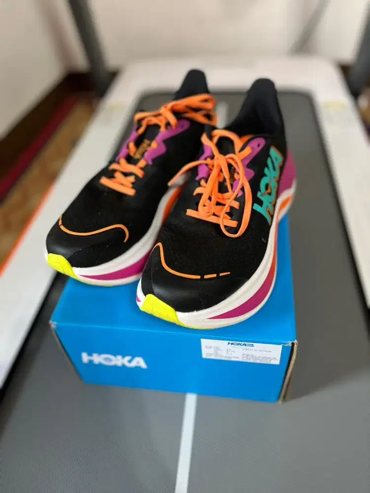 Sepatu Hoka Skyward X