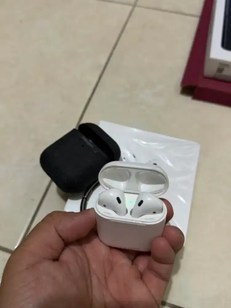 Airpods Gen 2 White with Charging Case