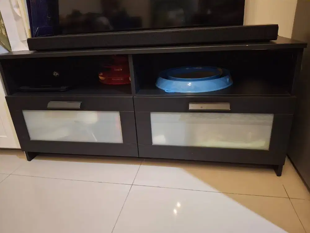 Lemari untuk TV dll.