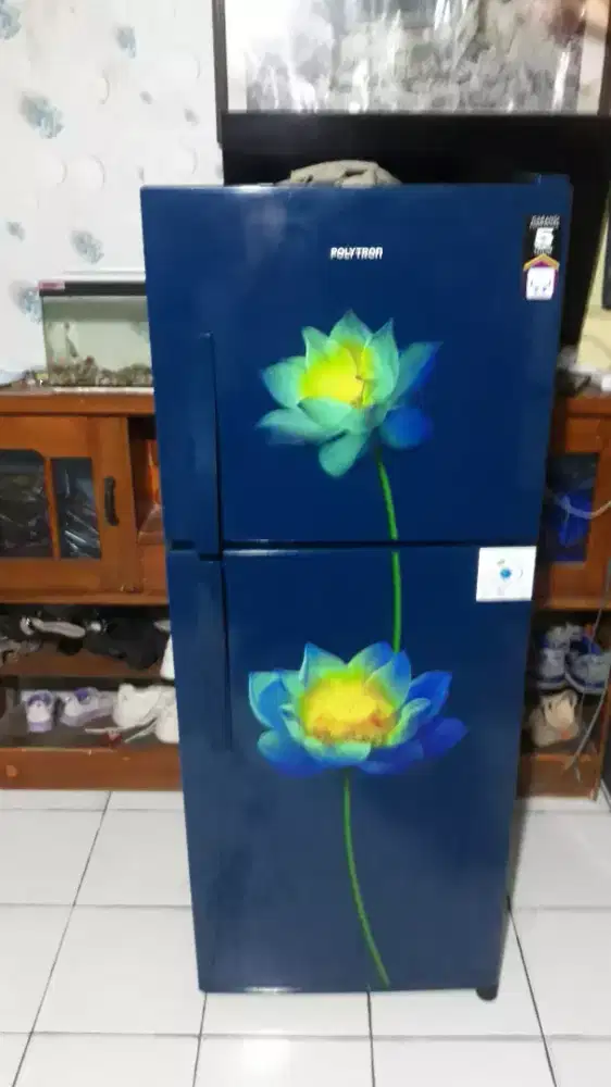 kulkas 2 pintu polytron masih normal beku