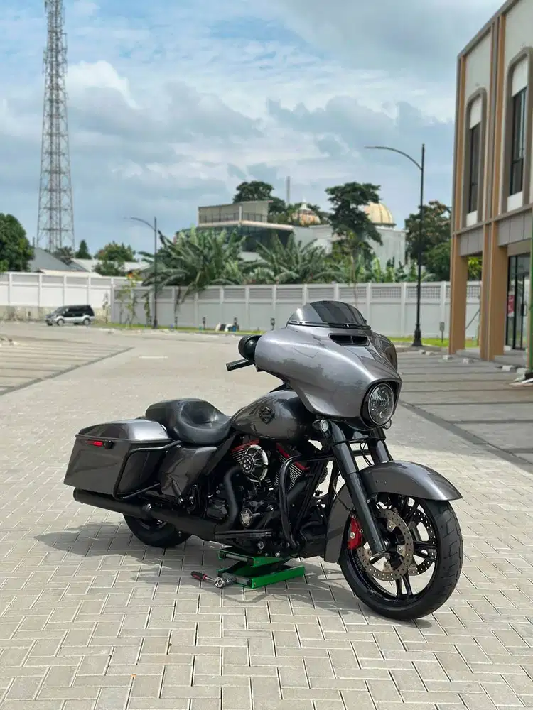 STREETGLIDE RUSHMORE 2014
