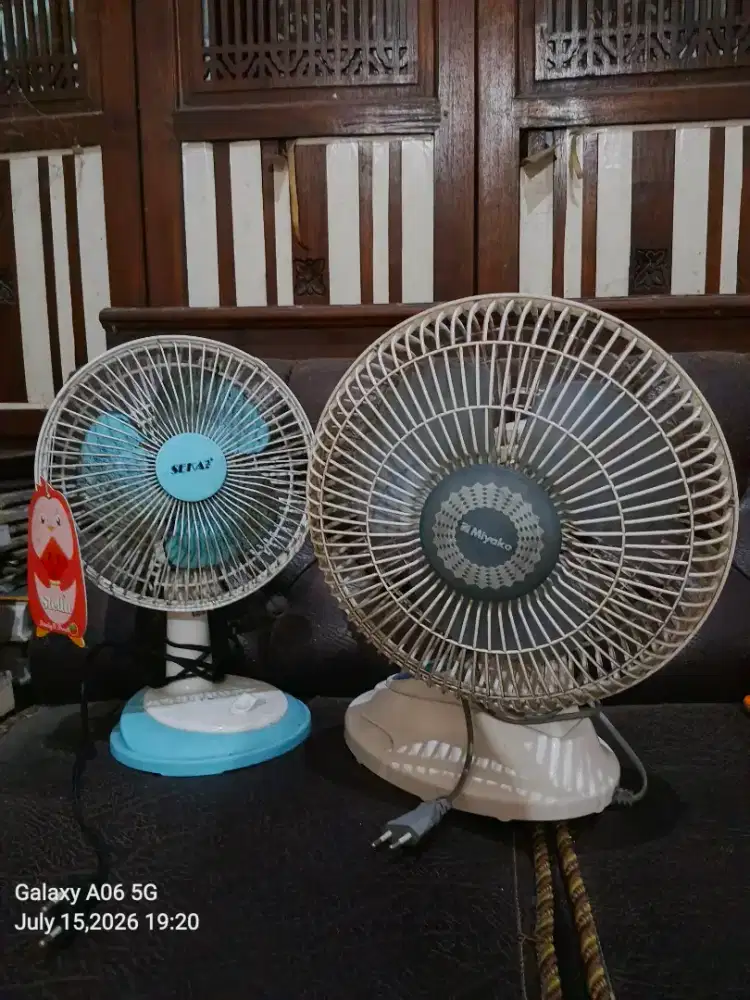 2 Buah Kipas Angin