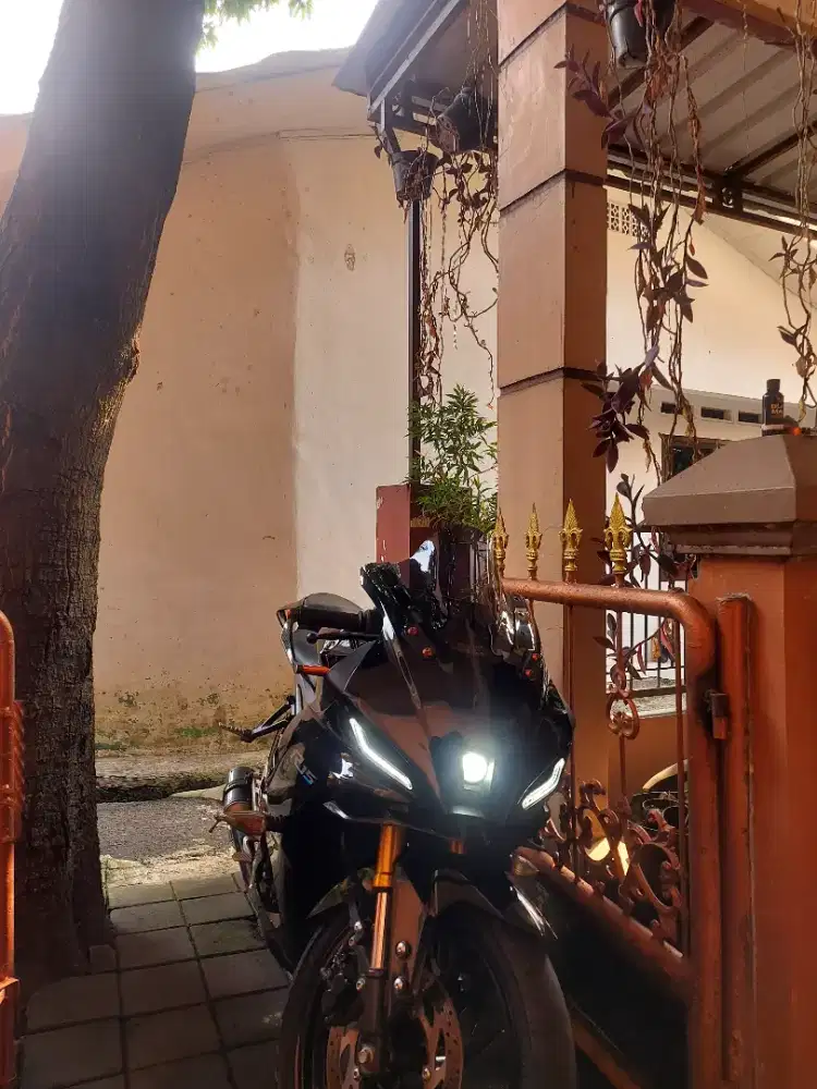 Yamaha R15 2022 ( bisa original bisa paket ganteng)