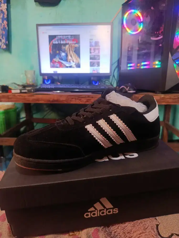 Sepatu Adidas uk 42
