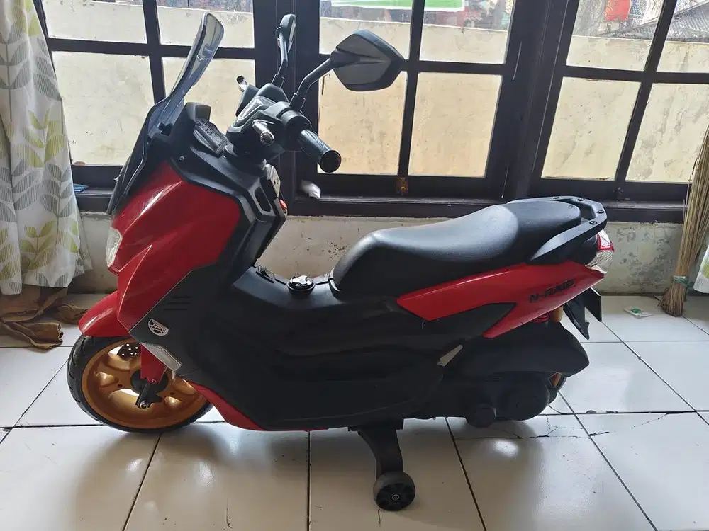 MOTOR AKI MAINAN NMAX LIKE NEW