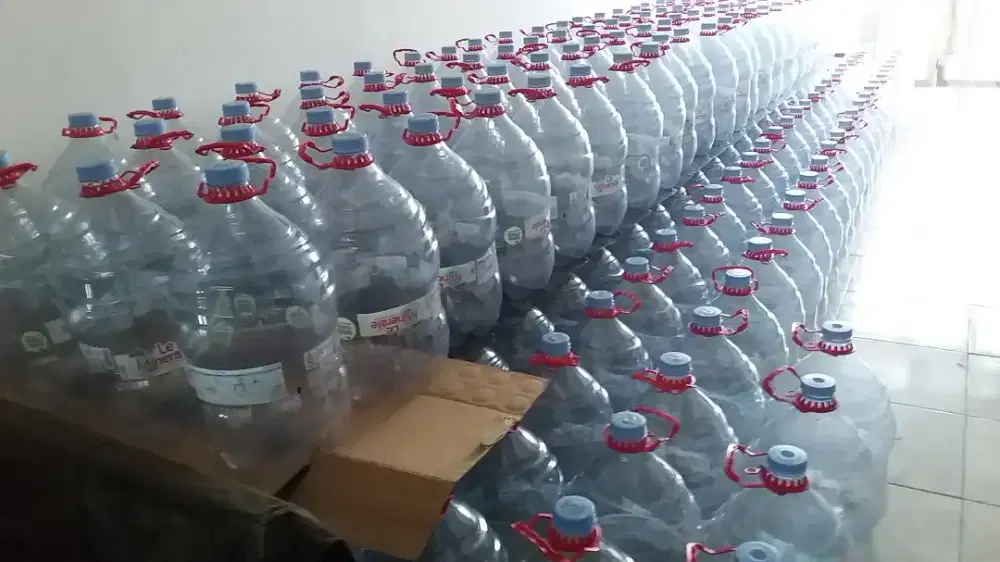 Galon Botol Bekas Kosong Le Mineral Minerale Kondisi Bagus Msh Lengkap