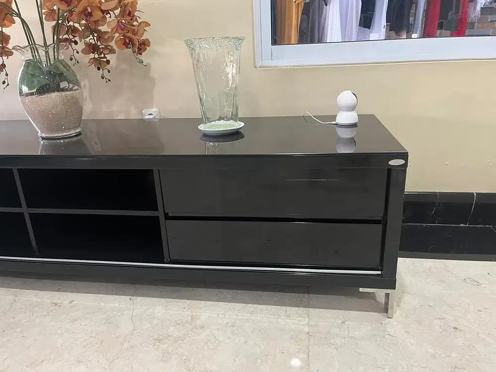 Meja TV INFORMA