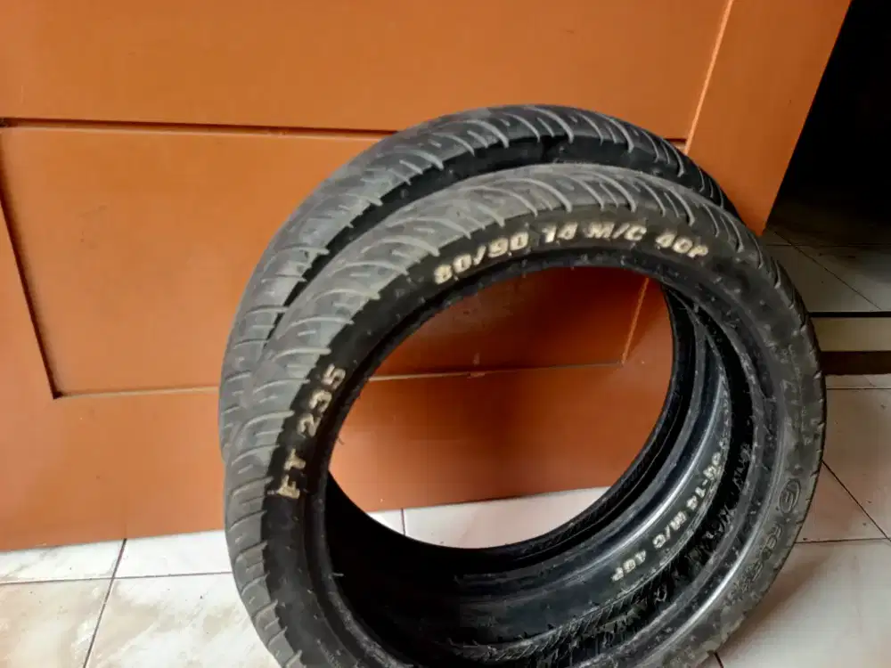 Ban sepeda motor matic Tubeless,masih bagus,2 pcs,untuk Vario,Beat,Mio