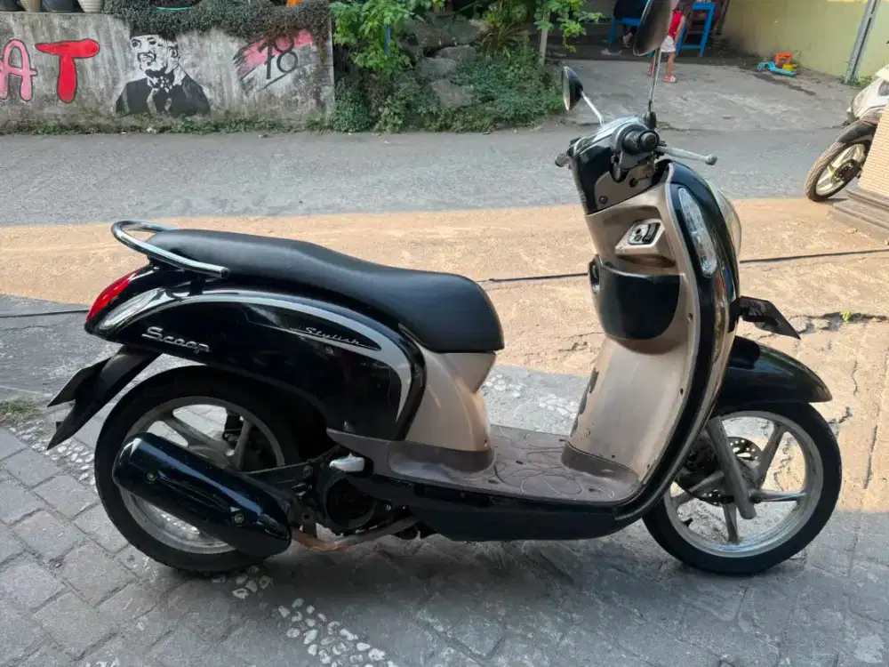 Scoopy injeksi THN 2014 plat B jakarta