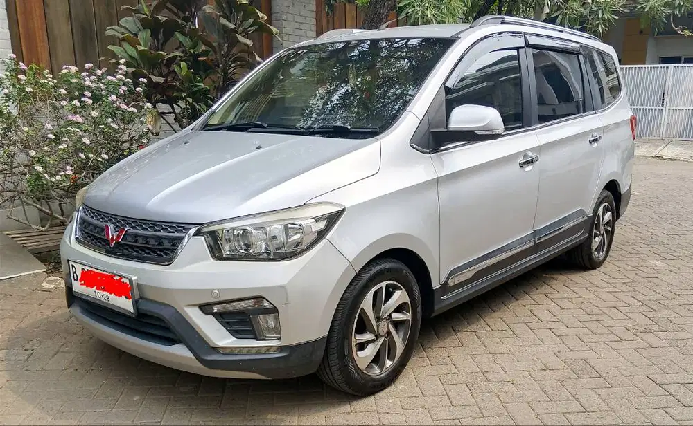 Confero S MPV Lux serbaguna