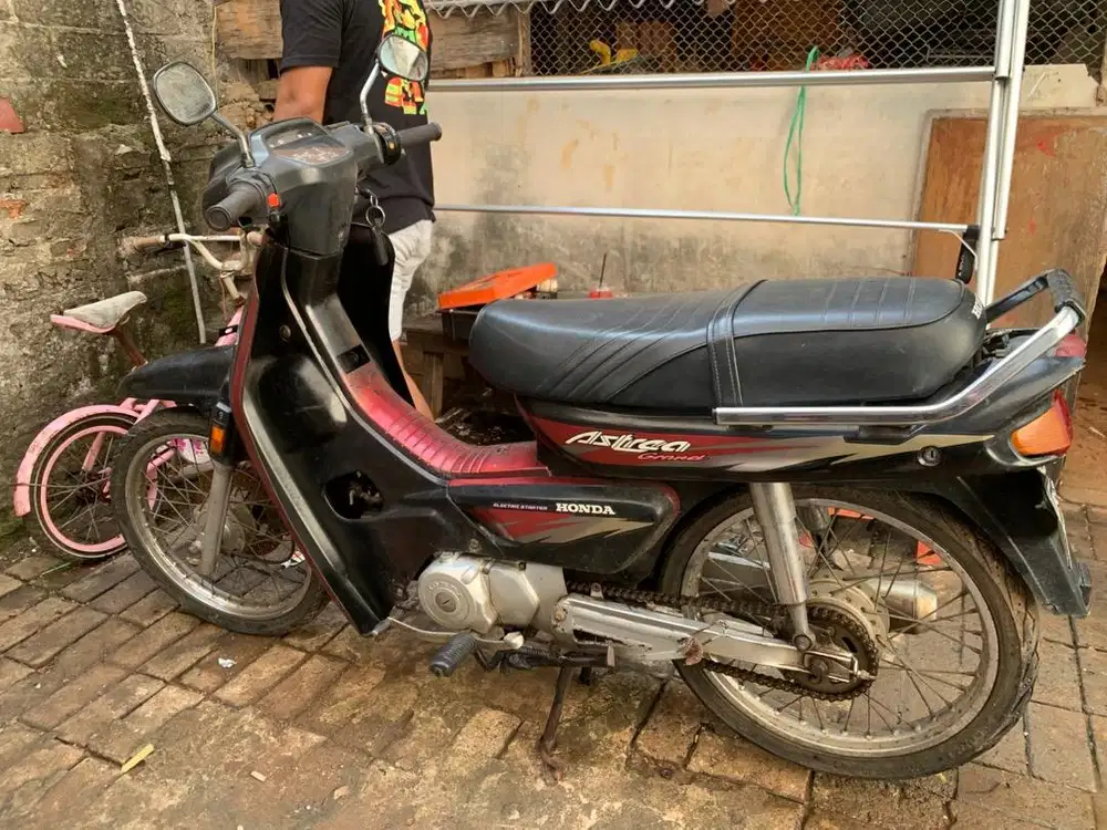 Honda astrea grand