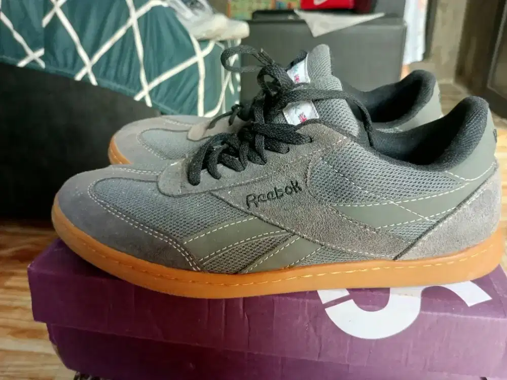 Sepatu second masih bagus