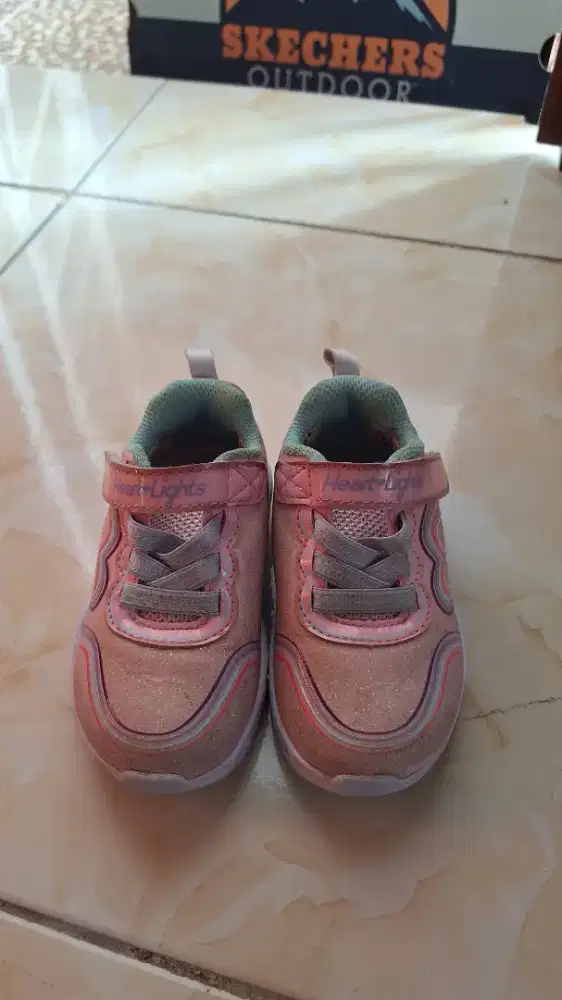 Preloved sepatu skechers ori