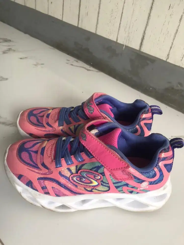 JUAL SEPATU SKECHERS BEKAS
