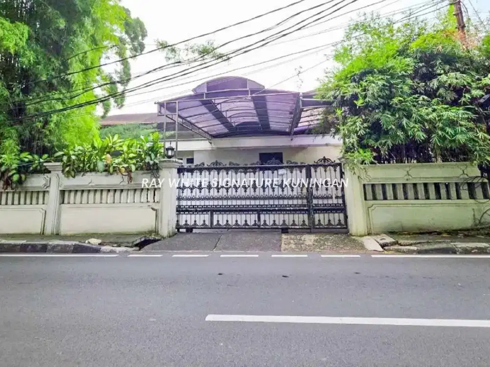 Dijual Rumah Lama Zona Komersial Cocok Untuk Bisnis di Taman Brawijaya