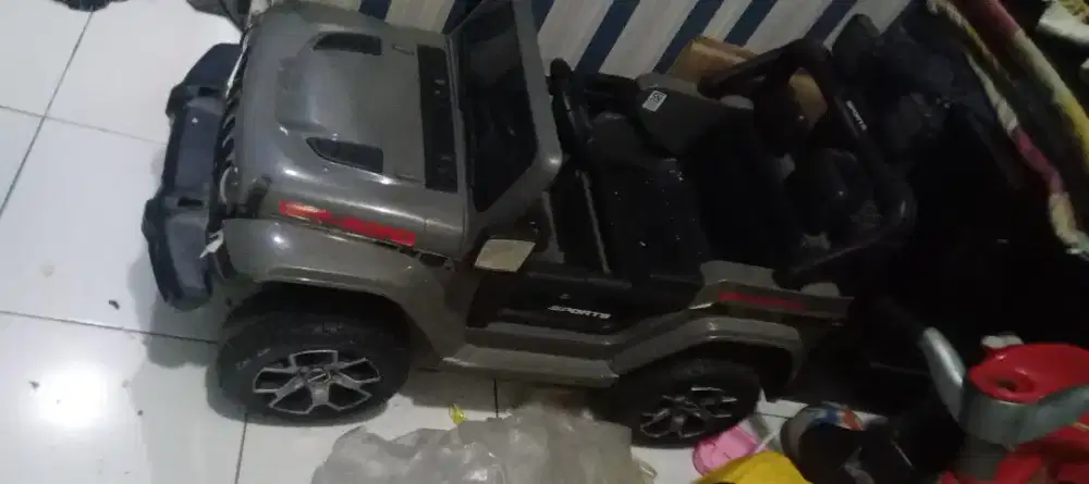 Mobil anak aki jepp