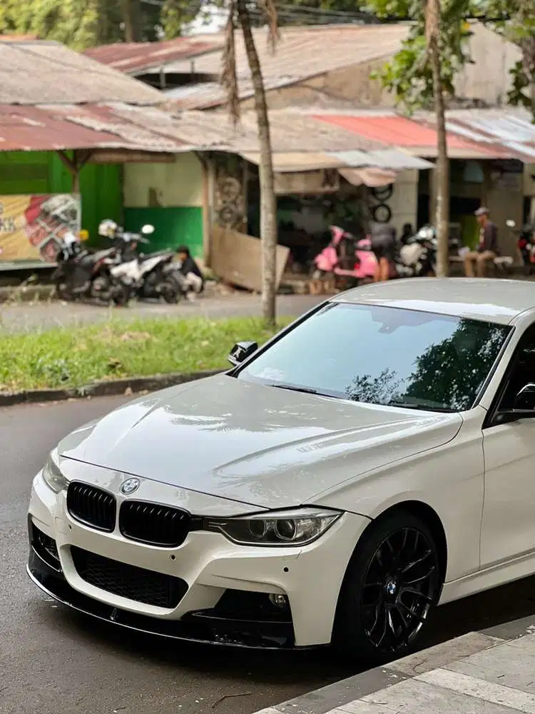 BMW 320i 2014 Bensin