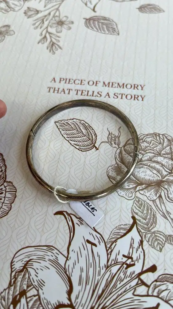 Gelang Bangle Warna Antique Bronze – Elegan & Minimalis
