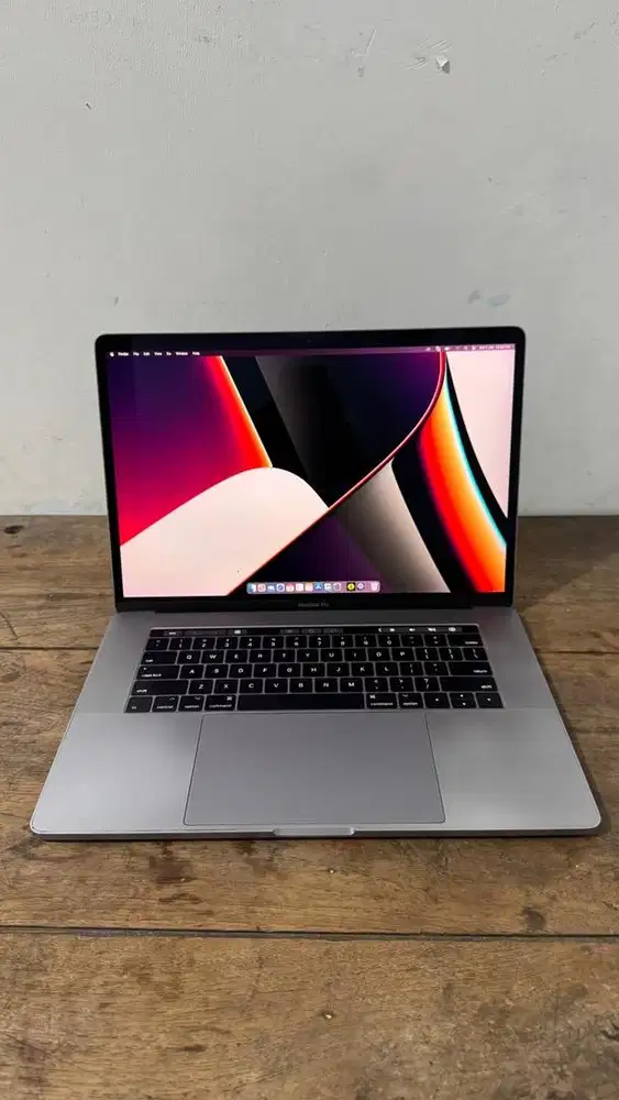 Macbook Pro 15 Inch 2017 i7 16gb/512gb