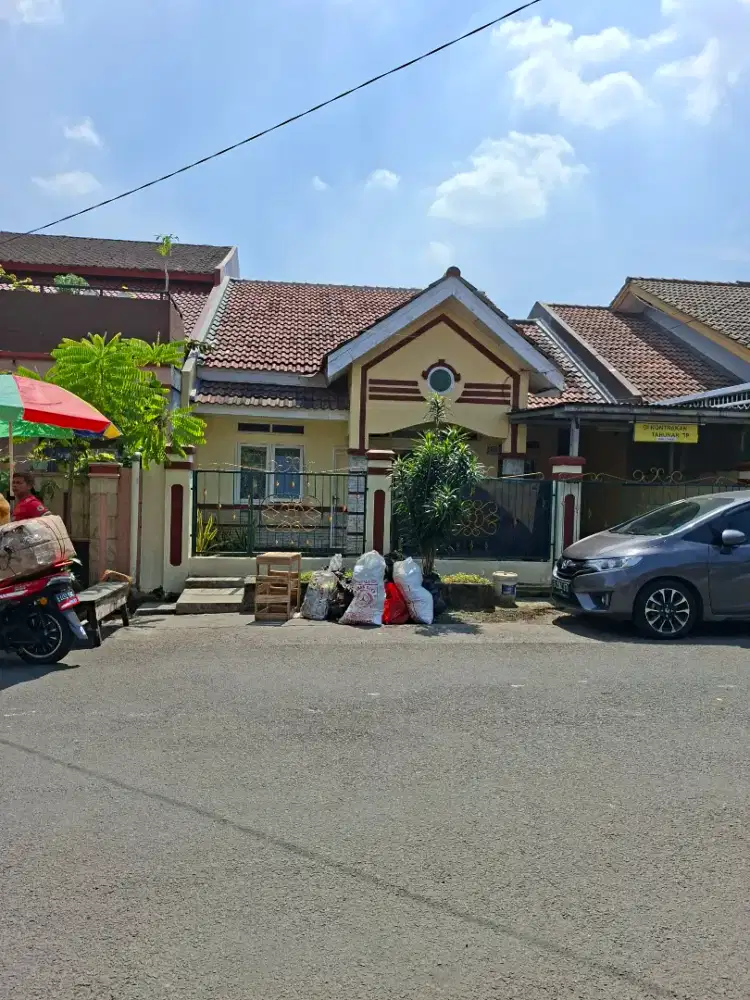 Dikontrakkan Rumah untuk Kantor/usaka