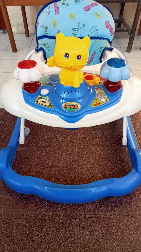 Kereta untuk bayi belajar jalan