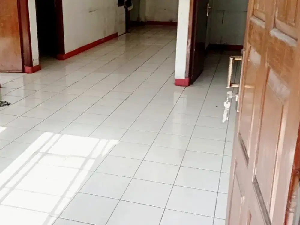 Rumah Strategis Tengah Kota di Suryalaya