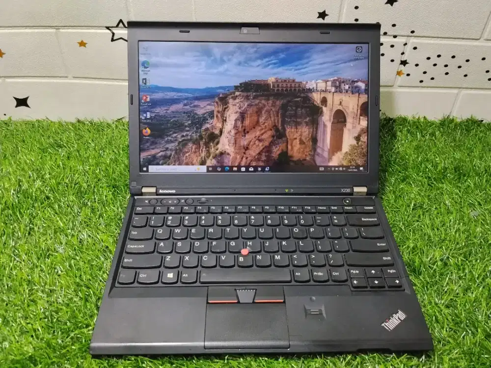 Lenovo thingpad core i5 RAM 8 GB HDD 500 GB SSD 32