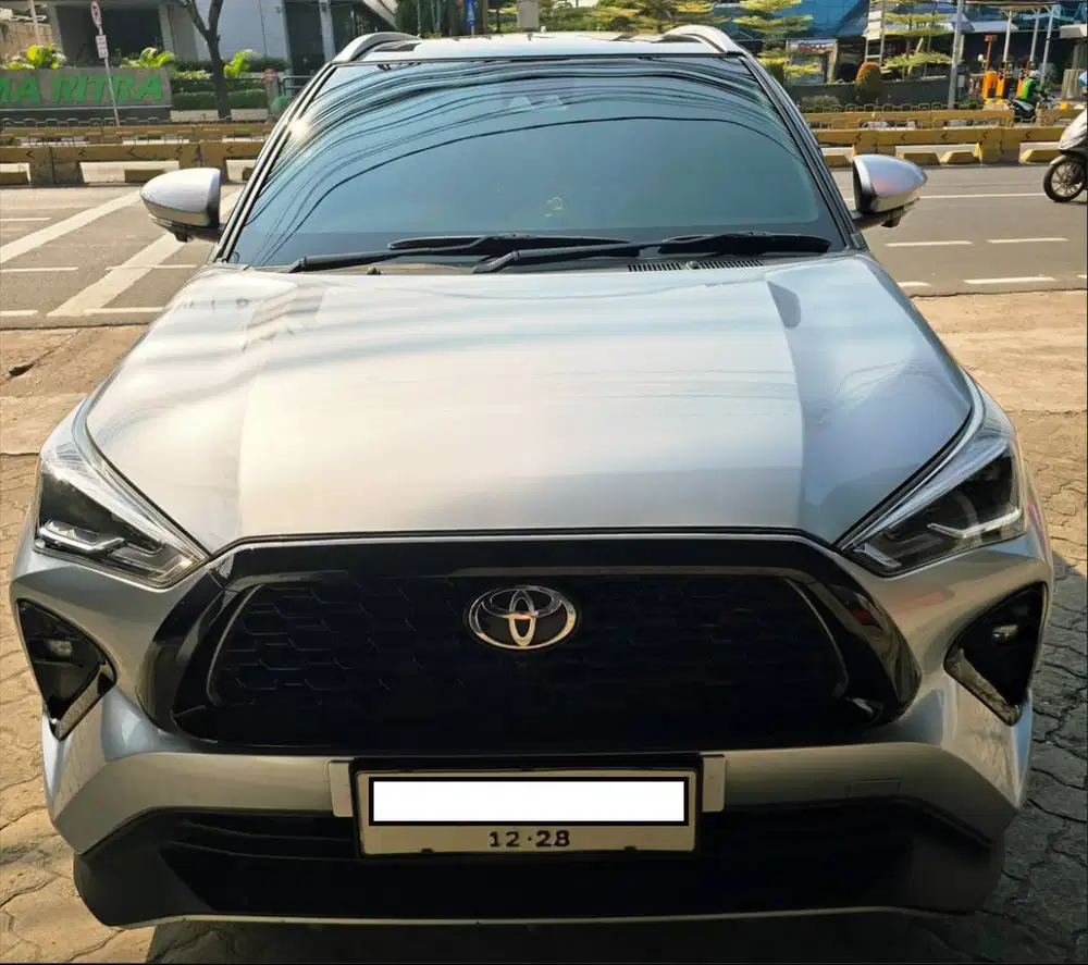 DIJUAL: Toyota Yaris Cross 2023 S HV (Hybrid) - Two Tone (Silver/Hitam