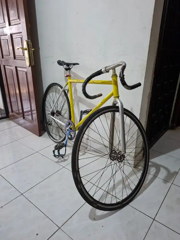 Sepeda balap fixie
