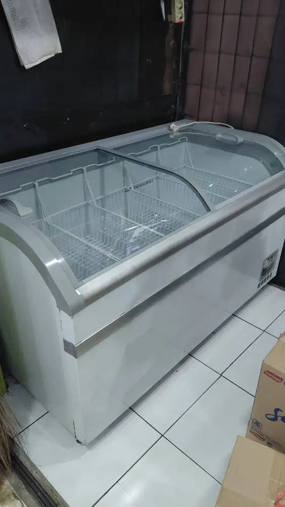 GEA SD-500BY Sliding Curve Glass Freezer Premium 500 L