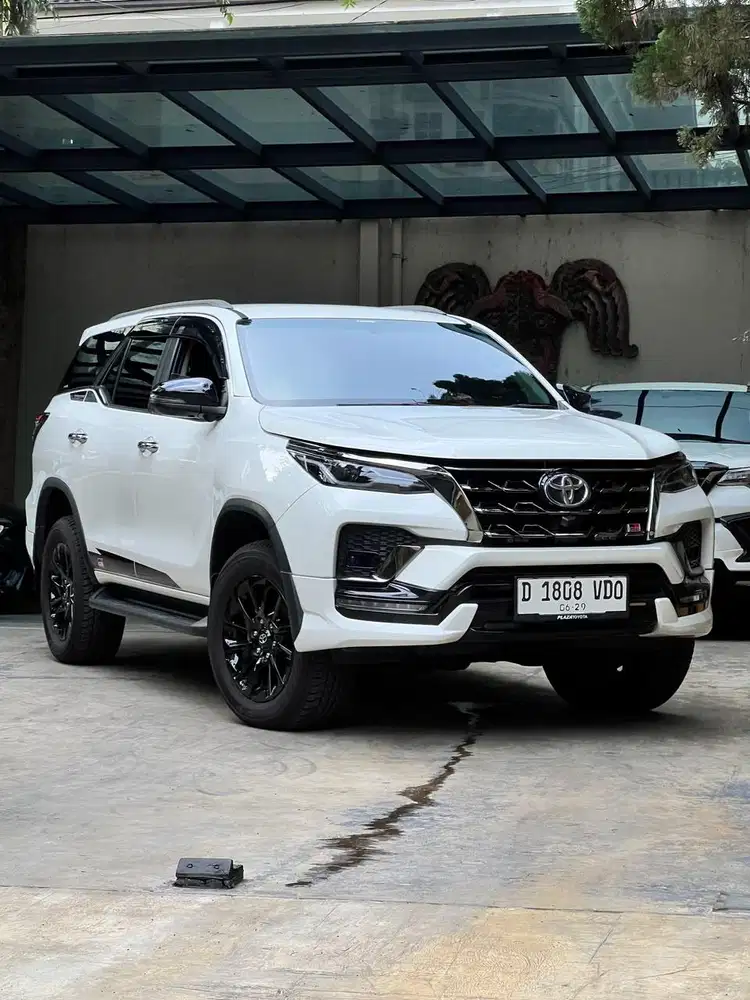 TOYOTA FORTUNER VRZ GR 4X4 AT 2.8 DIESEL THN 2024  KM 6 RB