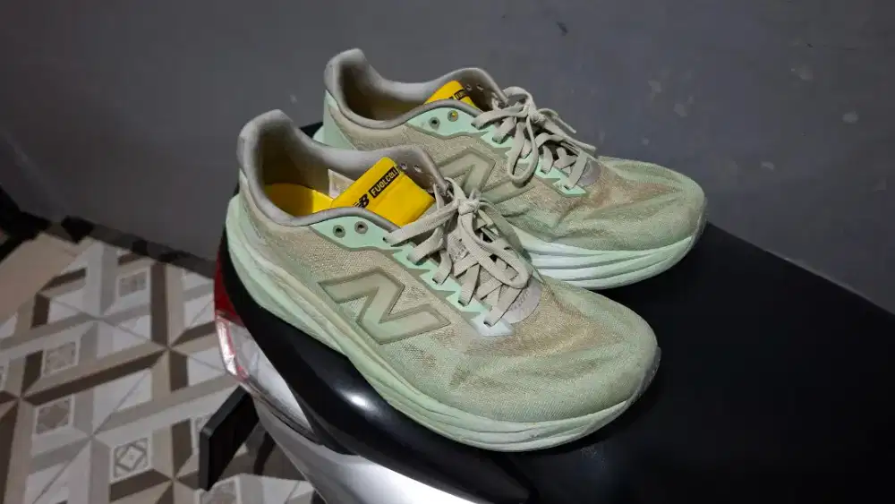 New Balance Rebel V5
