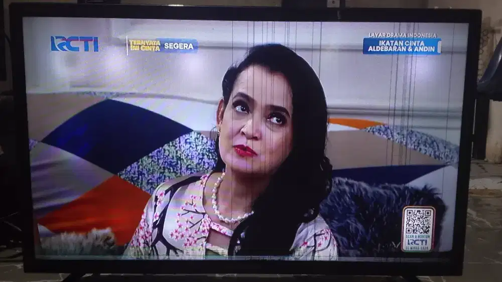 Tv led Polytron 32 inci minus bergaris garis seperti di gambar