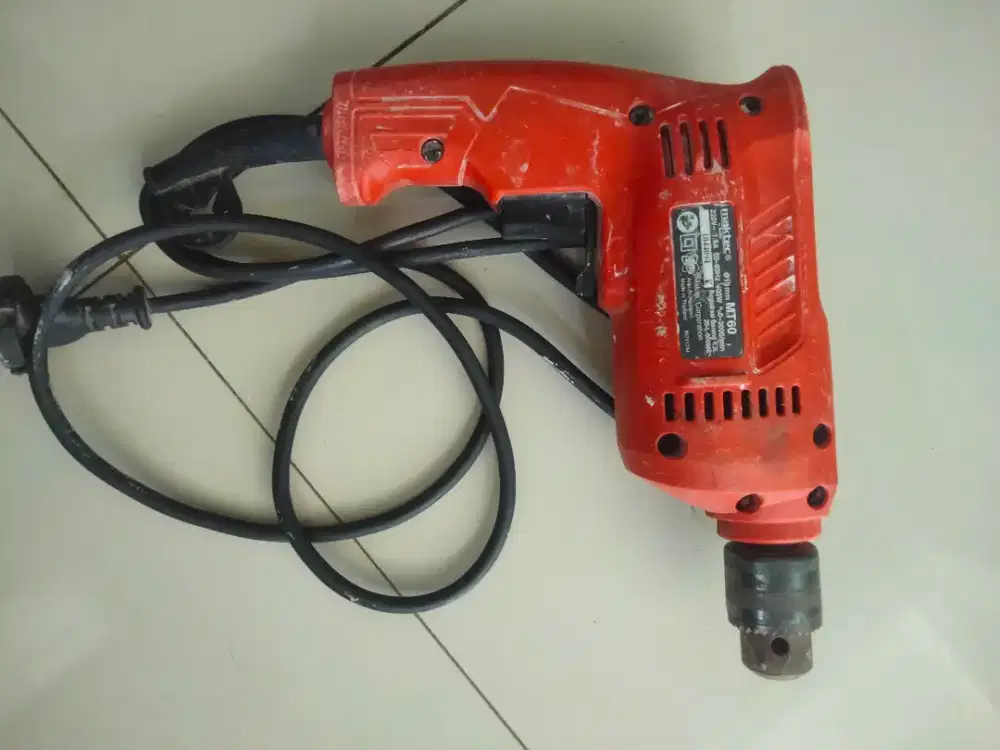 Bor listrik maktec MT 60