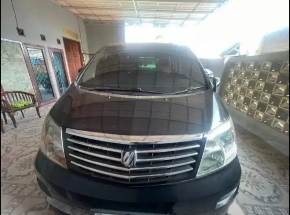 Toyota Alphard 2.4 Hitam 2004
