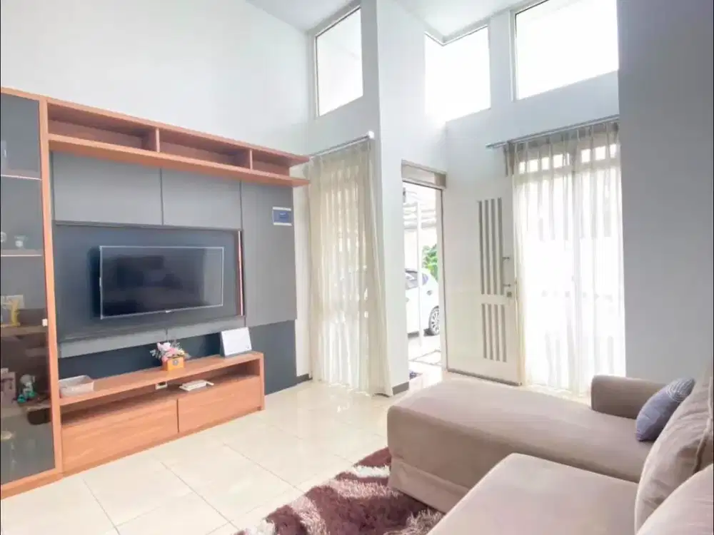 Disewakan Rumah Full Furnished Siap Huni Minimalis Lokasi di Kota Baru Parahyangan Bandung