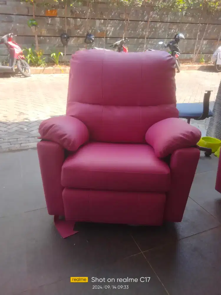 Panggilan servis sofa dan kursi