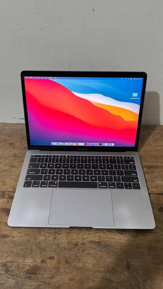 Macbook Pro 13 inch 2017 i5 8gb/256gb